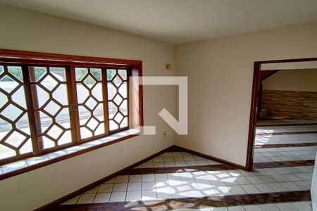 Casa à venda com 200m², 3 quartos e 4 vagas Casa à venda com 200m², 3 quartos e 4 vagascobertura