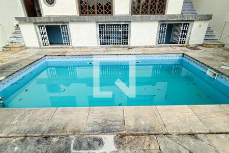 Casa à venda com 200m², 3 quartos e 4 vagas Casa à venda com 200m², 3 quartos e 4 vagasÁrea comum