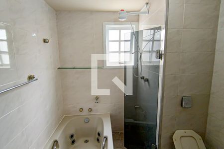 Casa à venda com 200m², 3 quartos e 4 vagas Casa à venda com 200m², 3 quartos e 4 vagasBanheiro Social