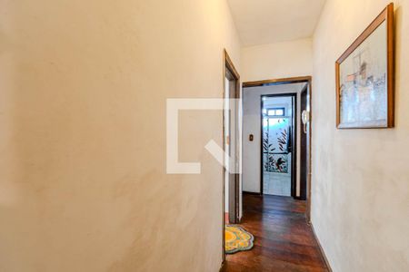 Casa à venda com 400m², 8 quartos e 4 vagas Casa à venda com 400m², 8 quartos e 4 vagasCorredor