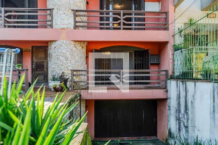 Casa à venda com 400m², 8 quartos e 4 vagas Casa à venda com 400m², 8 quartos e 4 vagasFachada