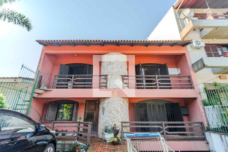 Casa à venda com 400m², 8 quartos e 4 vagas Casa à venda com 400m², 8 quartos e 4 vagasFachada