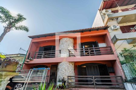 Casa à venda com 400m², 8 quartos e 4 vagas Casa à venda com 400m², 8 quartos e 4 vagasFachada