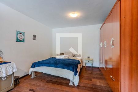 Casa à venda com 400m², 8 quartos e 4 vagas Casa à venda com 400m², 8 quartos e 4 vagasQuarto 5