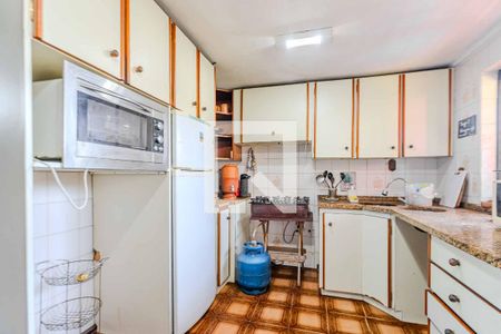 Casa à venda com 400m², 8 quartos e 4 vagas Casa à venda com 400m², 8 quartos e 4 vagasCozinha