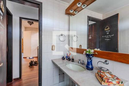 Casa à venda com 400m², 8 quartos e 4 vagas Casa à venda com 400m², 8 quartos e 4 vagasBanheiro