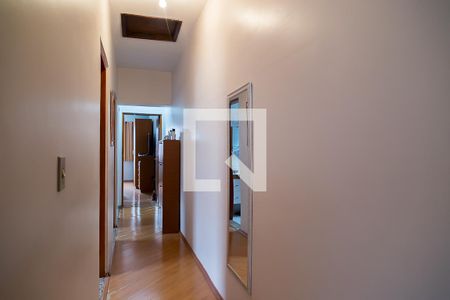 Casa à venda com 160m², 3 quartos e 4 vagasCorredor