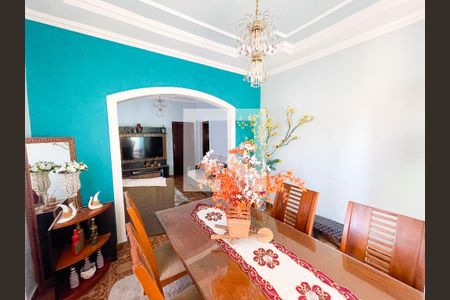 Sala de casa à venda com 3 quartos, 126m² em Industrial, Contagem