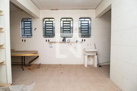 Casa à venda com 450m², 4 quartos e 8 vagasÁrea de Serviço