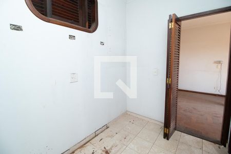 Casa à venda com 450m², 4 quartos e 8 vagasCloset da suíte 1