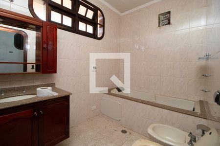 Casa à venda com 450m², 4 quartos e 8 vagasBanheiro da Suíte 1