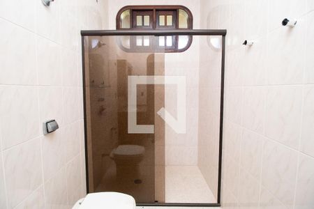 Casa à venda com 450m², 4 quartos e 8 vagasBanheiro da Suíte 2