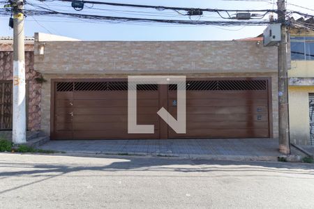 Casa à venda com 150m², 2 quartos e 3 vagas Casa à venda com 150m², 2 quartos e 3 vagasFachada