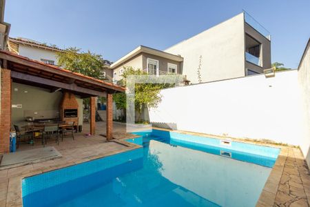 Casa à venda com 320m², 3 quartos e 2 vagas Casa à venda com 320m², 3 quartos e 2 vagasPiscina