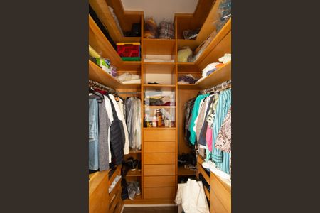 Casa à venda com 320m², 3 quartos e 2 vagas Casa à venda com 320m², 3 quartos e 2 vagasSuíte 3 closet