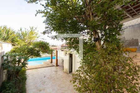 Casa à venda com 320m², 3 quartos e 2 vagas Casa à venda com 320m², 3 quartos e 2 vagasPiscina