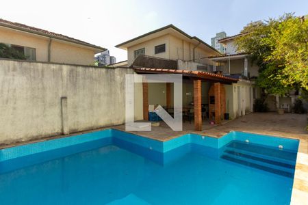 Casa à venda com 320m², 3 quartos e 2 vagas Casa à venda com 320m², 3 quartos e 2 vagasPiscina