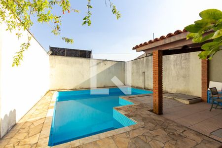 Casa à venda com 320m², 3 quartos e 2 vagas Casa à venda com 320m², 3 quartos e 2 vagasPiscina