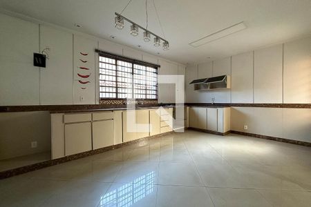 Casa à venda com 420m², 5 quartos e 6 vagasCozinha