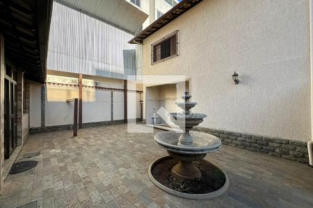 Casa à venda com 420m², 5 quartos e 6 vagasÁrea externa