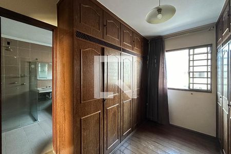 Casa à venda com 420m², 5 quartos e 6 vagasQuarto