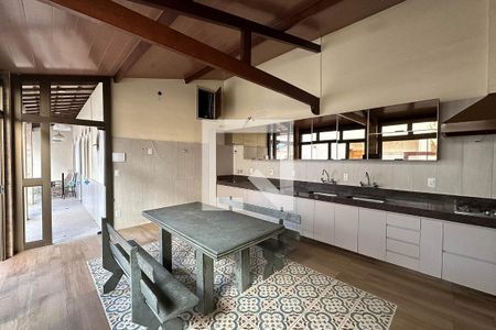 Casa à venda com 420m², 5 quartos e 6 vagasÁrea de serviço