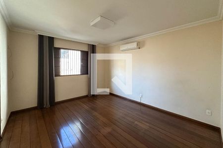 Casa à venda com 420m², 5 quartos e 6 vagasQuarto