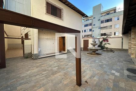 Casa à venda com 420m², 5 quartos e 6 vagasÁrea externa