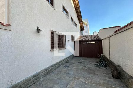 Casa à venda com 420m², 5 quartos e 6 vagasÁrea externa