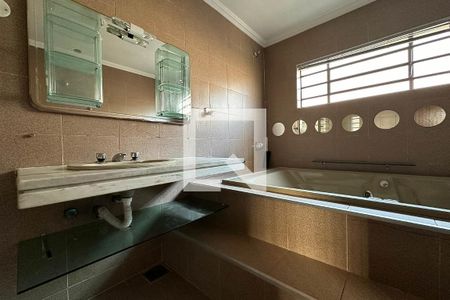 Casa à venda com 420m², 5 quartos e 6 vagasBanheiro