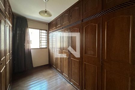 Casa à venda com 420m², 5 quartos e 6 vagasCloset