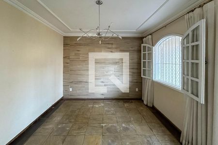 Casa à venda com 420m², 5 quartos e 6 vagasSala