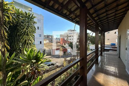 Casa à venda com 420m², 5 quartos e 6 vagasSacada