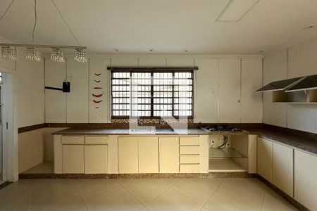 Casa à venda com 420m², 5 quartos e 6 vagasCozinha