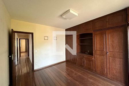 Casa à venda com 420m², 5 quartos e 6 vagasQuarto