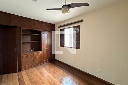 Casa à venda com 420m², 5 quartos e 6 vagasQuarto