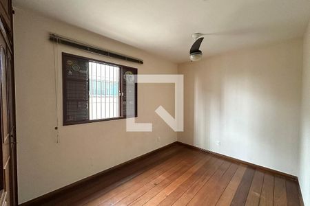 Casa à venda com 420m², 5 quartos e 6 vagasQuarto