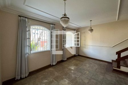 Casa à venda com 420m², 5 quartos e 6 vagasSala