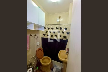 Banheiro social de kitnet/studio para alugar com 1 quarto, 20m² em Copacabana, Rio de Janeiro