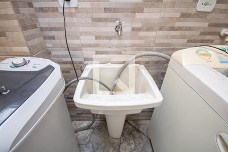 Casa à venda com 240m², 3 quartos e 2 vagas Casa à venda com 240m², 3 quartos e 2 vagasÁrea de Serviço