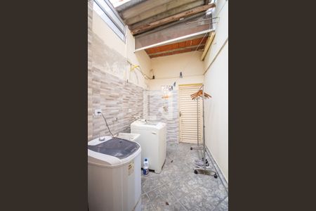 Casa à venda com 240m², 3 quartos e 2 vagas Casa à venda com 240m², 3 quartos e 2 vagasÁrea de Serviço