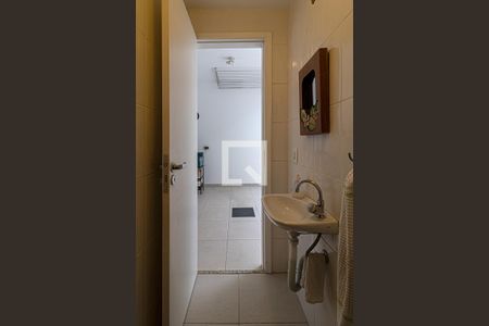 Casa à venda com 237m², 3 quartos e 4 vagas Casa à venda com 237m², 3 quartos e 4 vagasbanheiro na área de serviço