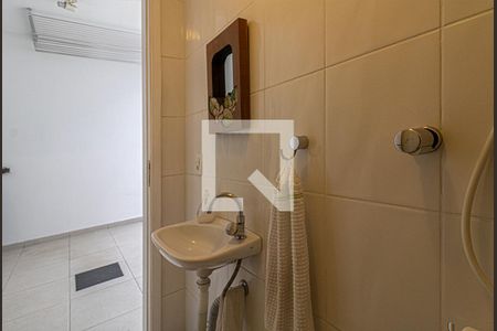 Casa à venda com 237m², 3 quartos e 4 vagas Casa à venda com 237m², 3 quartos e 4 vagasbanheiro na área de serviço