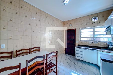 Casa para alugar com 108m², 2 quartos e 2 vagasCozinha