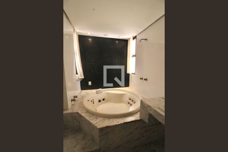 Apartamento para alugar com 242m², 4 quartos e 3 vagasBanheiro 1