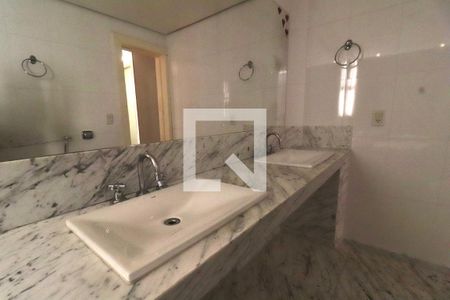 Apartamento para alugar com 242m², 4 quartos e 3 vagasBanheiro 1