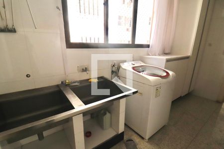 Apartamento para alugar com 242m², 4 quartos e 3 vagasÁrea de Serviço