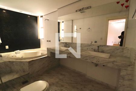 Apartamento para alugar com 242m², 4 quartos e 3 vagasBanheiro 1