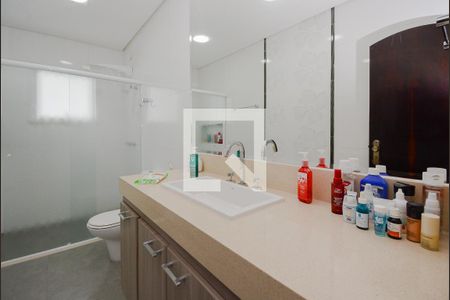 Casa à venda com 229m², 3 quartos e 3 vagas Casa à venda com 229m², 3 quartos e 3 vagasBanheiro da Suíte