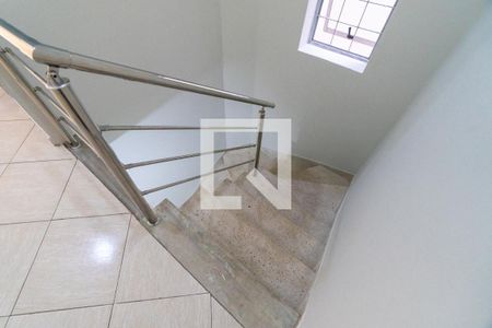 Casa à venda com 112m², 3 quartos e 2 vagasCasa 1 - Escada